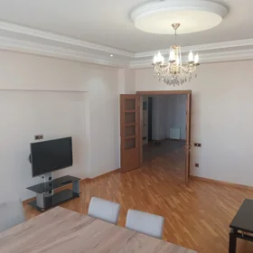 In Baku 125.0 m² apartment is for rent - Image 3