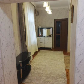 In Baku 110.0 m² house with 3.0 rooms is for sale - Image 2