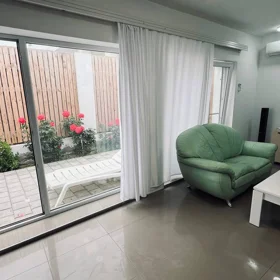 In Baku 65.0 m² house with 3.0 rooms is for rent - Image 3