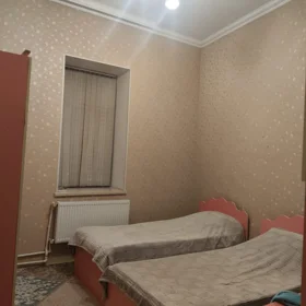 In Baku 90.0 m² house with 3.0 rooms is for rent - Image 5
