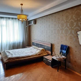 In Baku 141.0 m² apartment is for sale - Image 5
