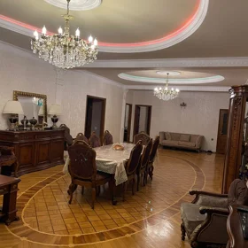 In Baku 220.0 m² apartment is for rent - Image 2