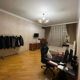 In Baku 220.0 m² apartment is for rent - Image 3