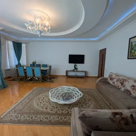 In Baku 140.0 m² apartment is for rent - Image 2