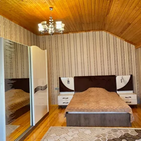 In Baku 300.0 m² house with 6.0 rooms is for rent - Image 5