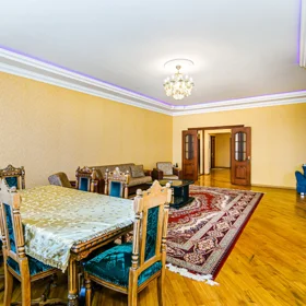 In Baku nan m² apartment is for sale - Image 2