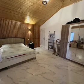 In Baku 200.0 m² house with 4.0 rooms is for sale - Image 2