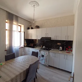 In Baku 250.0 m² house with 3.0 rooms is for sale - Image 2