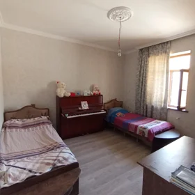 In Baku 250.0 m² house with 3.0 rooms is for sale - Image 3