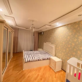 In Baku 120.0 m² apartment is for rent - Image 3