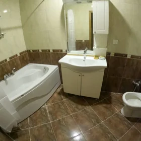 In Baku 115.0 m² apartment is for rent - Image 2