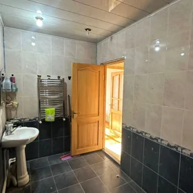 In Baku 65.0 m² apartment is for rent - Image 3