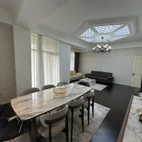 In Baku 160.0 m² apartment is for rent - Image 2