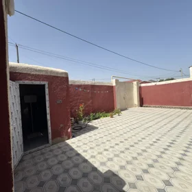 In Baku 96.0 m² house with 4.0 rooms is for sale - Image 2