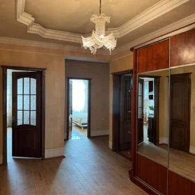 In Baku 164.0 m² apartment is for rent - Image 2