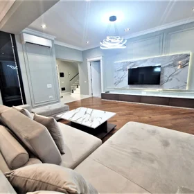 In Baku 180.0 m² apartment is for rent - Image 5