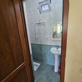 In Baku 160.0 m² house with 4.0 rooms is for rent - Image 4
