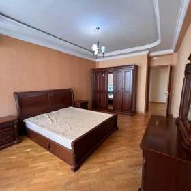 In Baku 150.0 m² apartment is for rent - Image 4