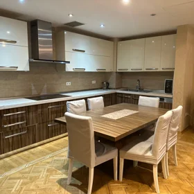 In Baku 180.0 m² apartment is for rent - Image 4