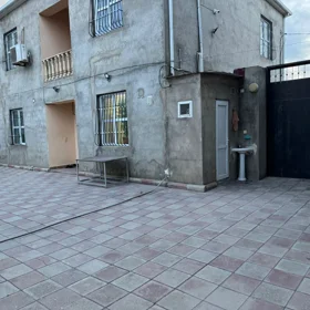 In Baku 240.0 m² apartment is for rent - Image 4