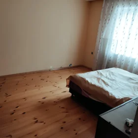 In Baku 80.0 m² apartment is for rent - Image 3