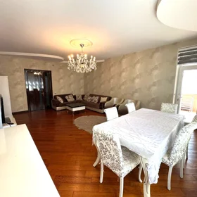 In Baku 140.0 m² apartment is for rent - Image 2