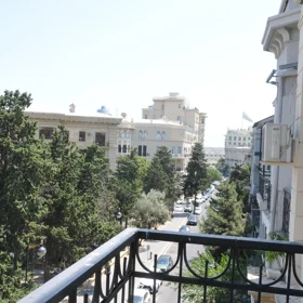 In Baku 70.0 m² apartment is for rent - Image 3