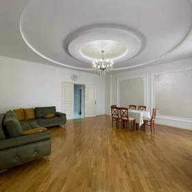 In Baku 146.0 m² apartment is for sale - Image 3