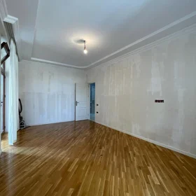 In Baku 146.0 m² apartment is for sale - Image 5