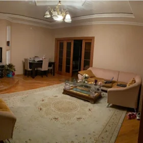 In Baku 150.0 m² apartment is for sale - Image 3