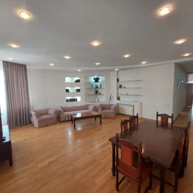 In Baku 191.0 m² apartment is for rent - Image 3