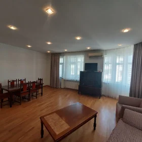 In Baku 191.0 m² apartment is for rent - Image 4