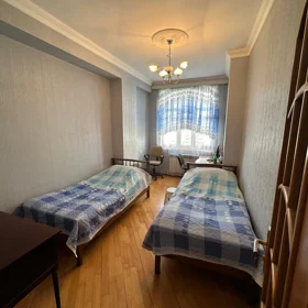 In Baku 125.0 m² apartment is for rent - Image 2