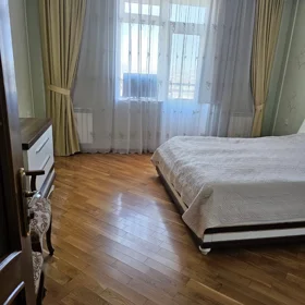 In Baku 164.0 m² apartment is for rent - Image 5