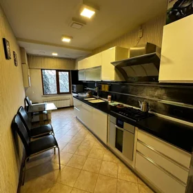 In Baku 80.0 m² apartment is for rent - Image 5