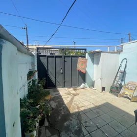 In Baku 73.0 m² house with 3.0 rooms is for sale - Image 2
