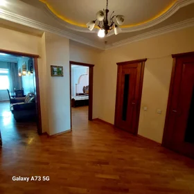 In Baku 100.0 m² apartment is for sale - Image 4