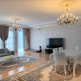 In Baku 197.0 m² apartment is for sale - Image 2