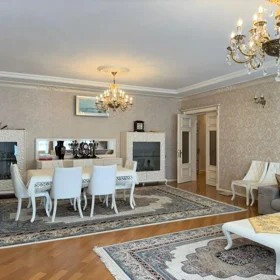 In Baku 197.0 m² apartment is for sale - Image 3