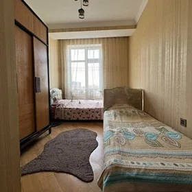 In Baku 125.0 m² apartment is for rent - Image 3
