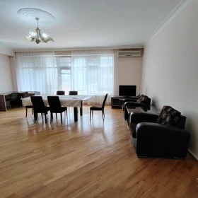In Baku 200.0 m² apartment is for rent - Изображение 2