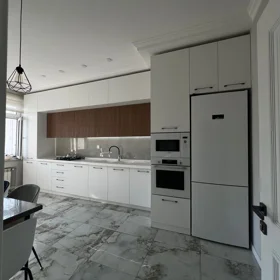 In Baku 140.0 m² apartment is for rent - Image 2