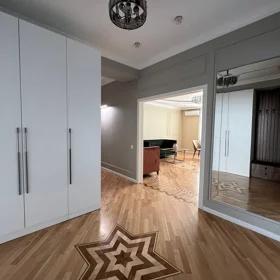 In Baku 140.0 m² apartment is for rent - Image 4