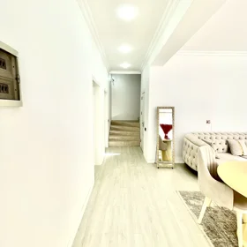 In Baku 150.0 m² house with 5.0 rooms is for sale - Image 2