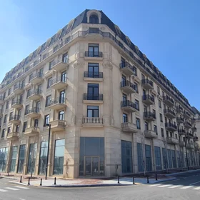 In Baku 222.0 m² apartment is for sale - Image 2