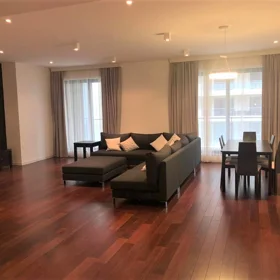 In Baku 160.0 m² apartment is for rent - Image 2