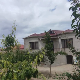 In Baku 140.0 m² house with 4.0 rooms is for sale - Image 3