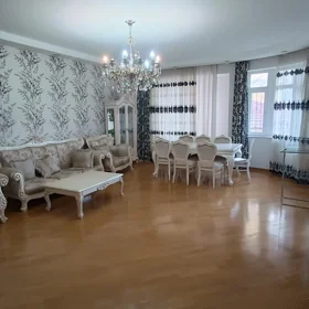 In Baku 110.0 m² apartment is for rent - Image 2