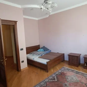 In Baku 170.0 m² apartment is for rent - Image 5