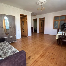 In Baku 70.0 m² house with 3.0 rooms is for rent - Image 2